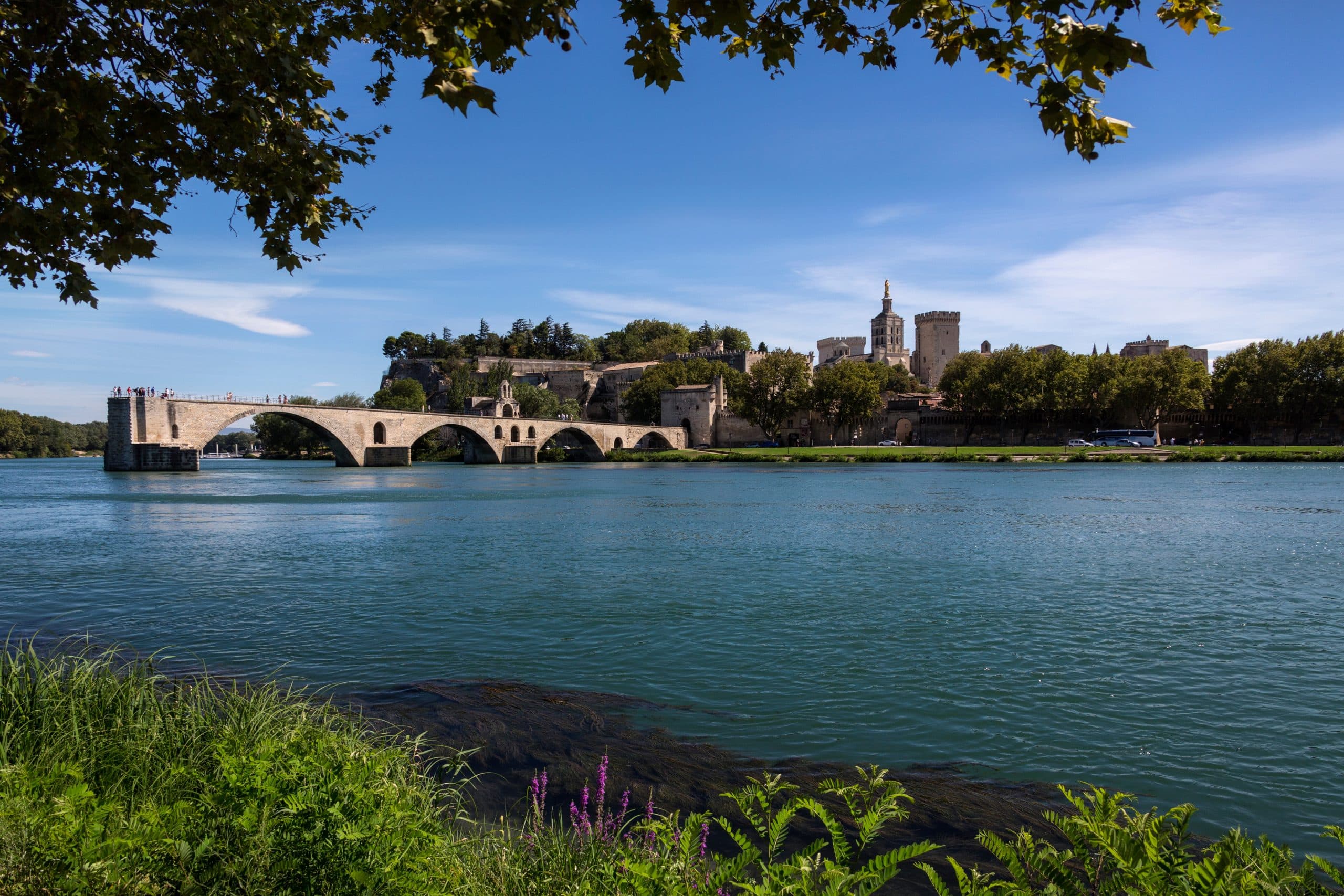 Découvrez les merveilles d’Avignon pour un séjour inoubliable sur https://avignonlesite.com